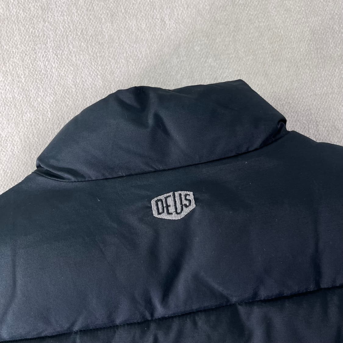 100 데우스엑스마키나 푸퍼 패딩 조끼 상품이미지6