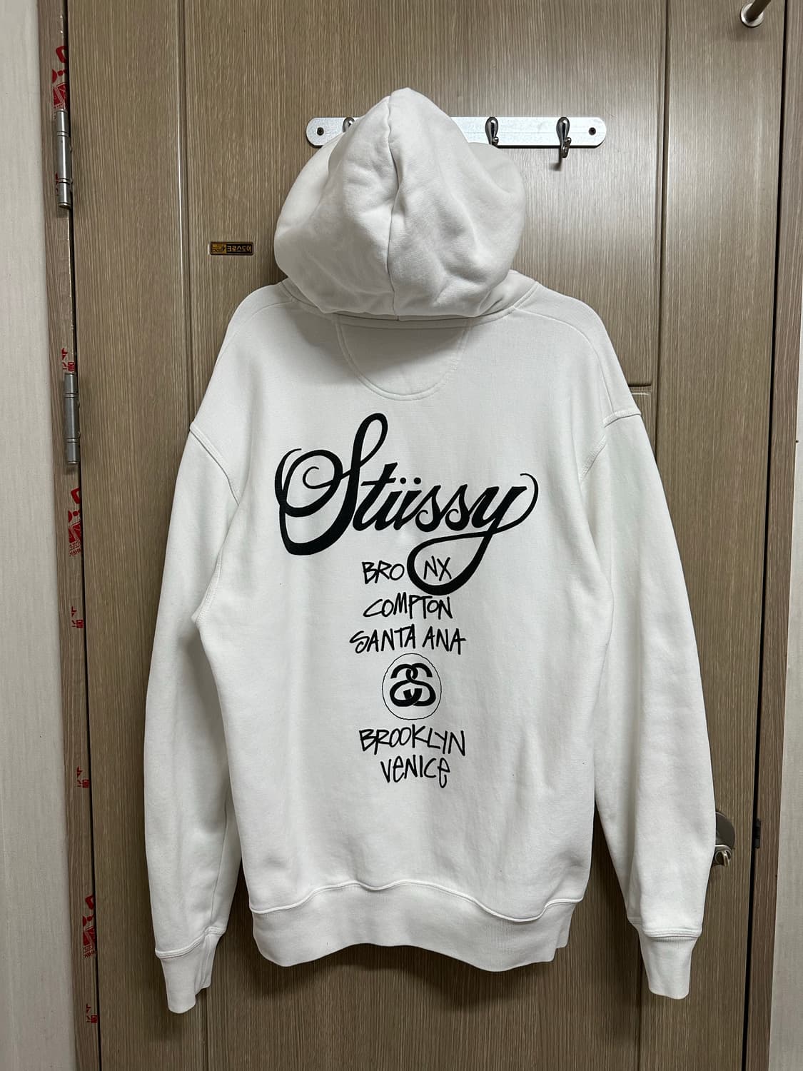 스투시 월드투어 화이트 후드티 상품이미지1