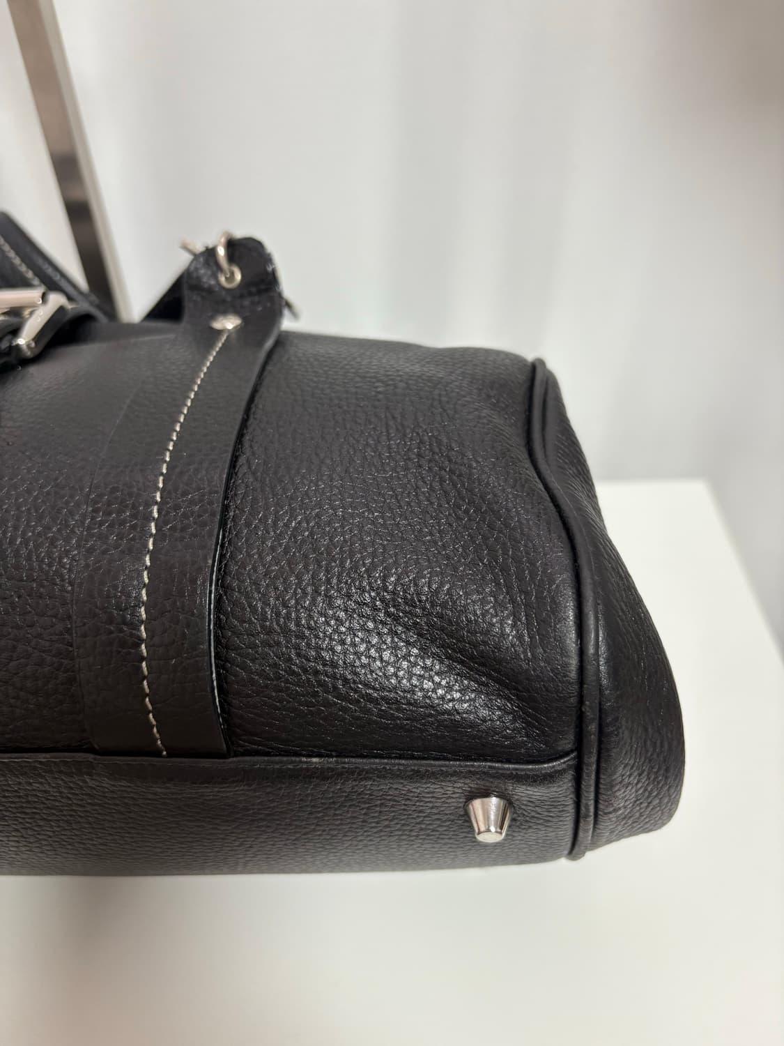 디올 레더 버클 숄더백 상품이미지4