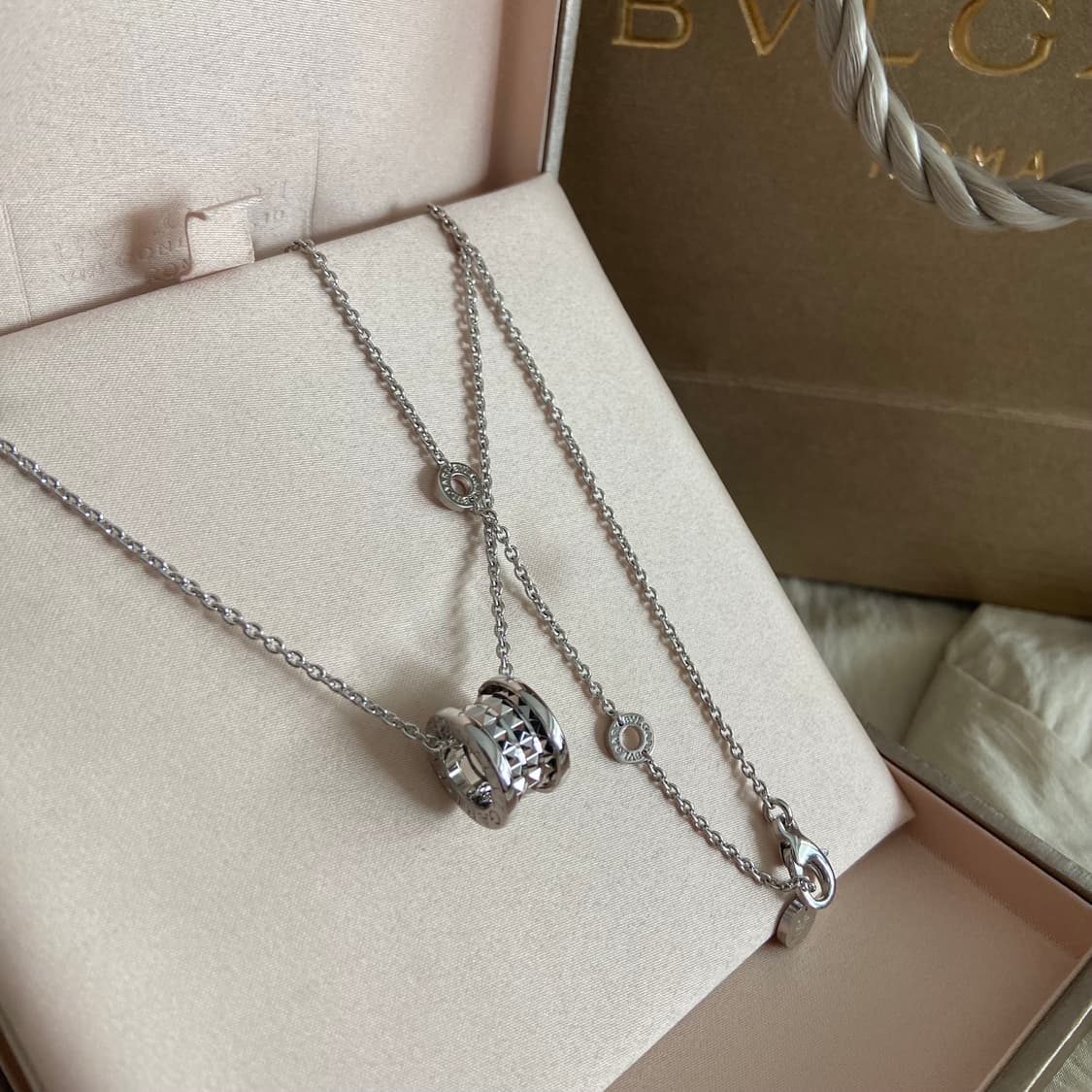 [정품] 불가리 네크리스 화이트골드 록 스터드 풀박스 상품이미지1