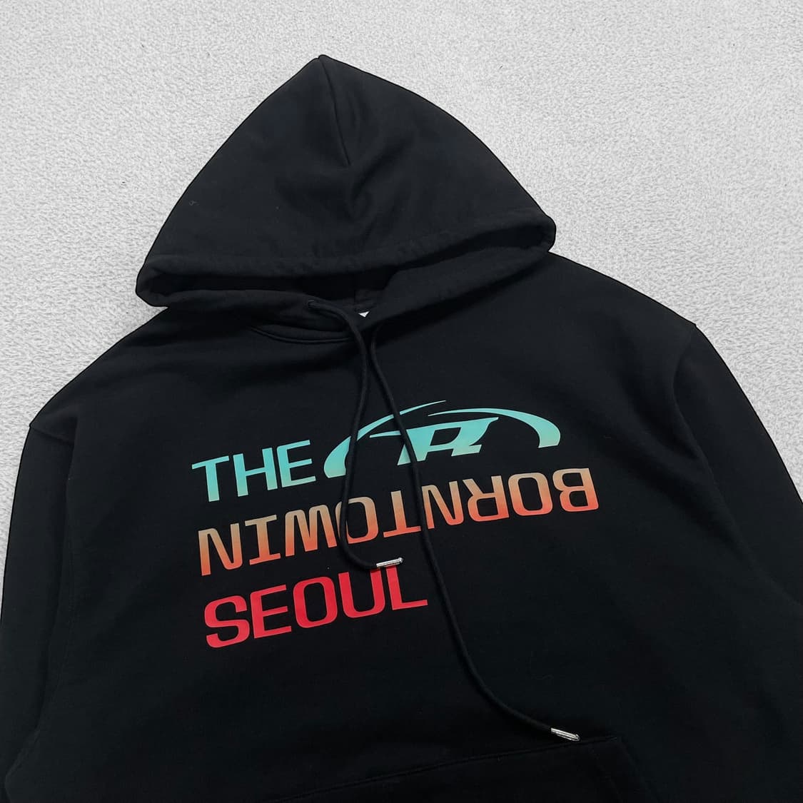 본투윈 서울 팝업 스토어 후드티 블랙 상품이미지2