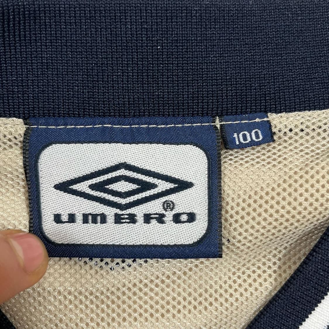 엄브로 배이지컬러 빅로고 웜업 상품이미지3