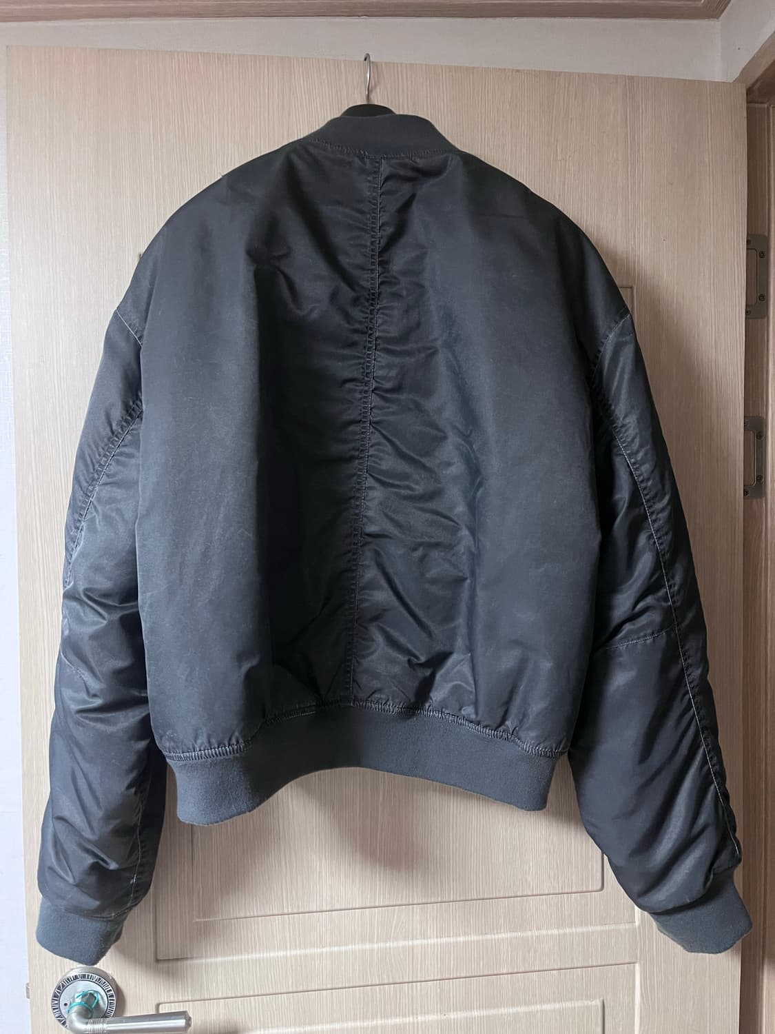 H&M 오버사이즈 핏 워싱 보머 재킷 상품이미지5