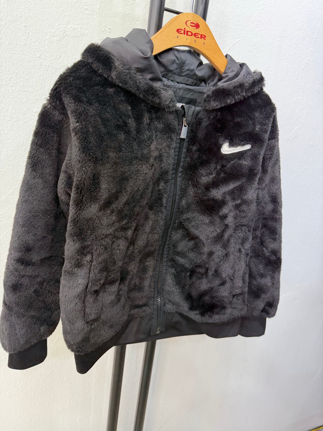 정품) 나이키 키즈 블랙 퍼 후리스 자켓 6-7Y 상품이미지2