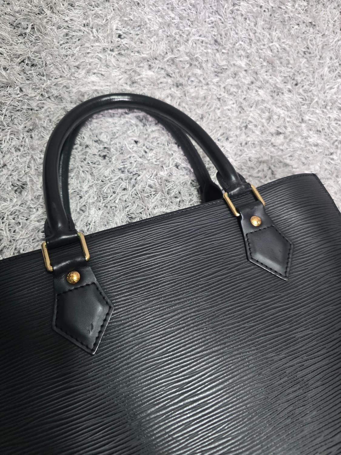 루이비통 에삐 삭플라 PM 토트백 상품이미지5