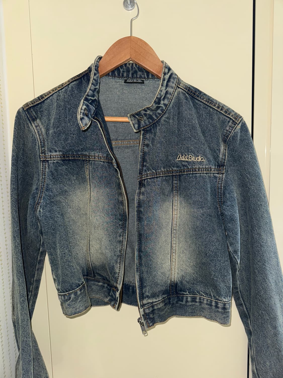 오드스튜디오 샌드 워싱 바이커 데님 크롭 자켓 상품이미지2