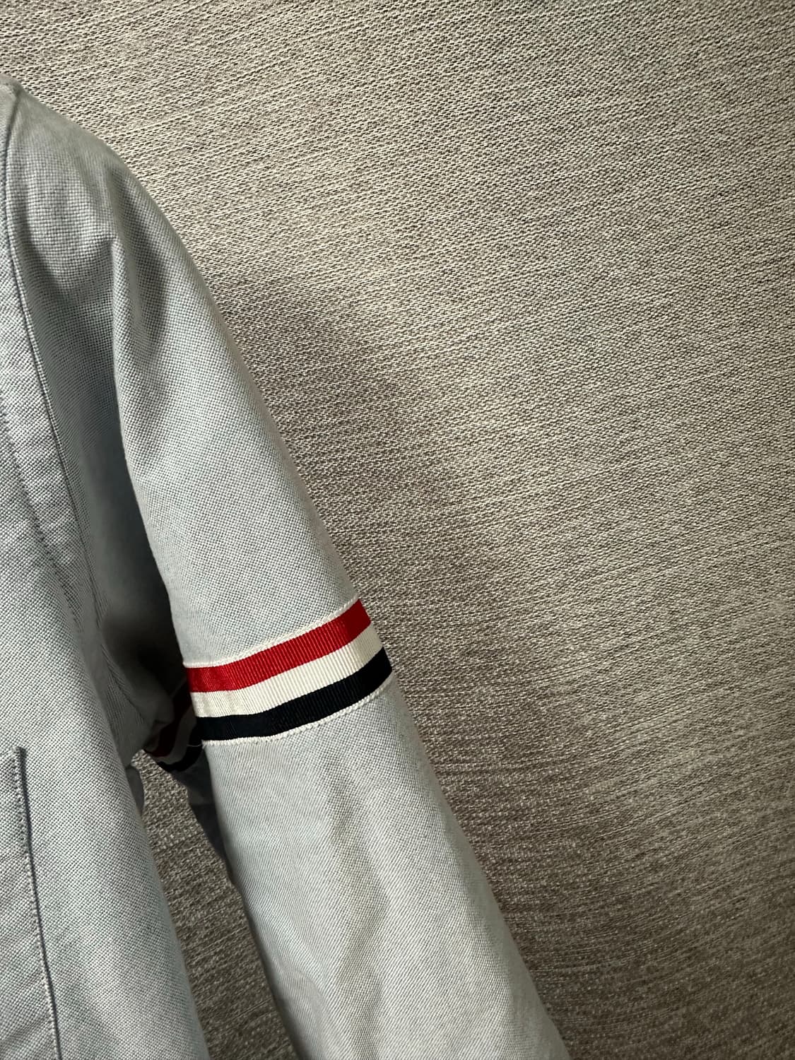 톰브라운 삼선 암밴드 셔츠 라이트블루 (1) 상품이미지4