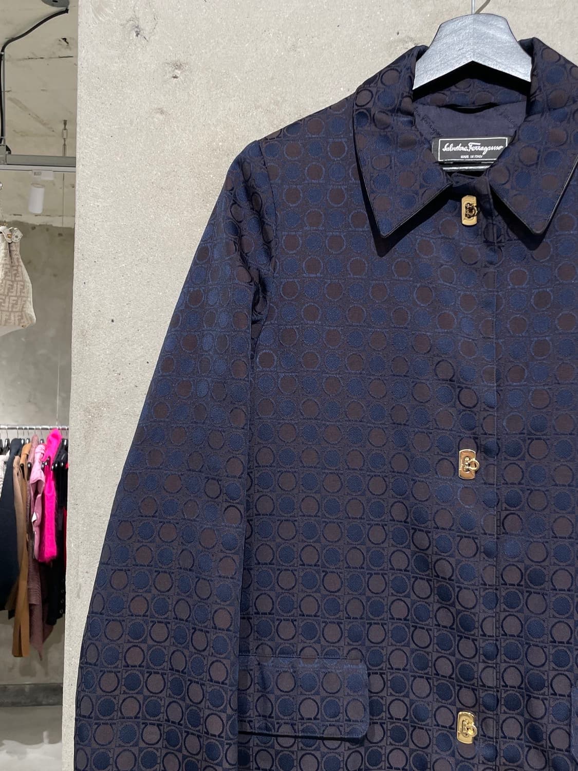 살바토레 페라가모 투 톤 모노그램 간치니 숏 코트 상품이미지2