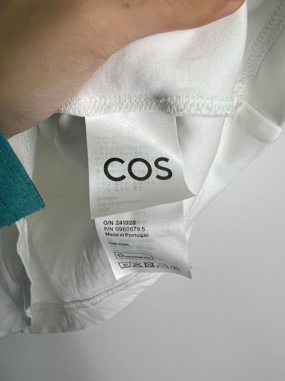 COS 화이트 크롭티 상품이미지3