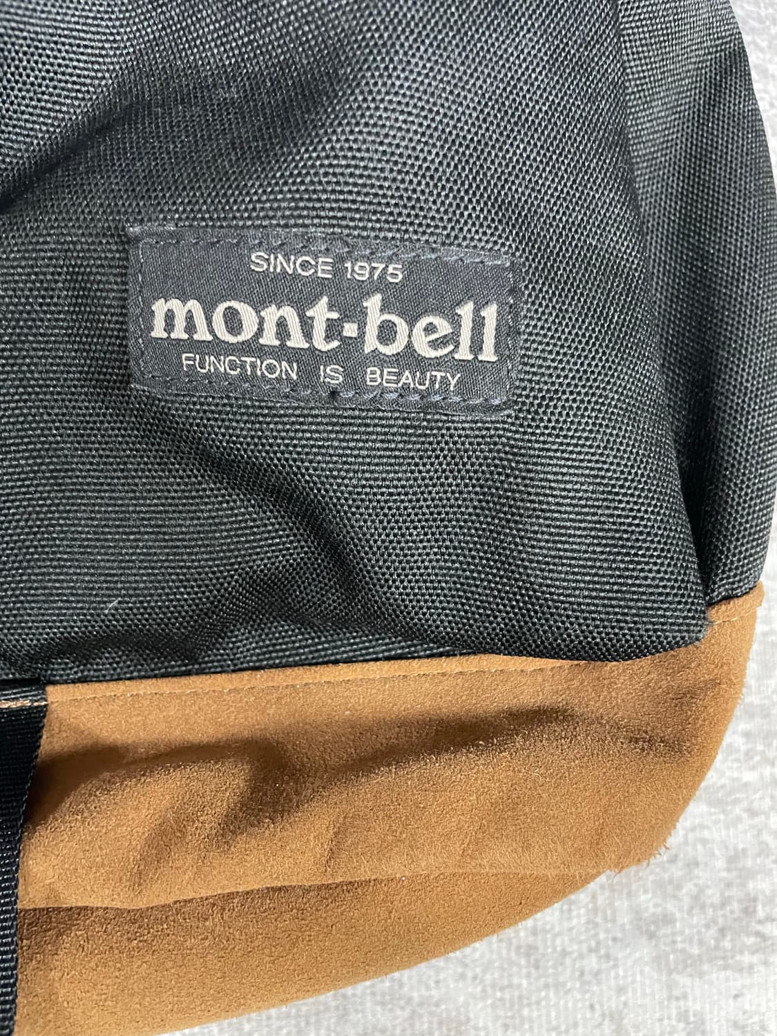 mont- bell 스웨이드 배색 백팩 상품이미지2
