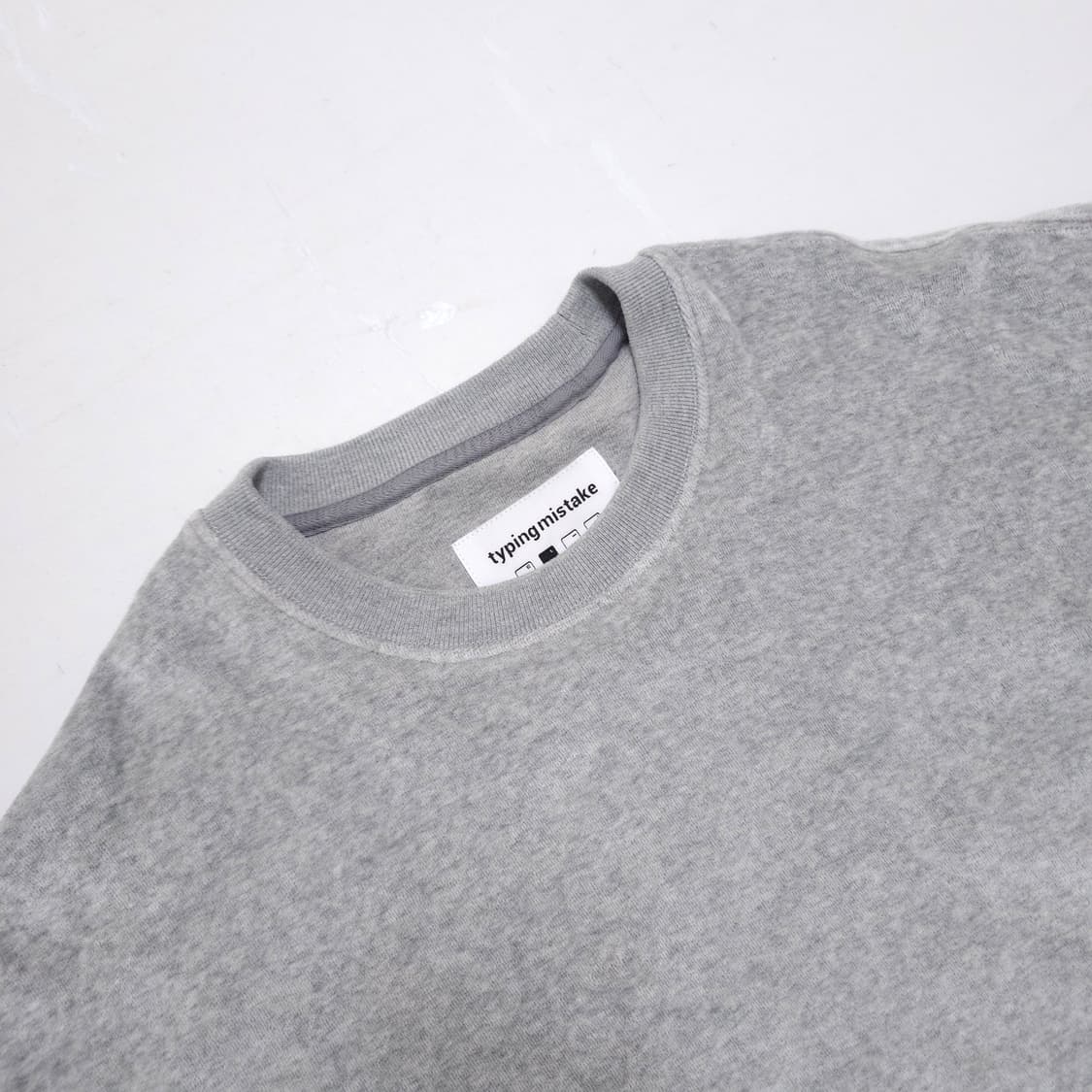 타이핑미스테이크 벨벳 스웻셔츠 상품이미지2