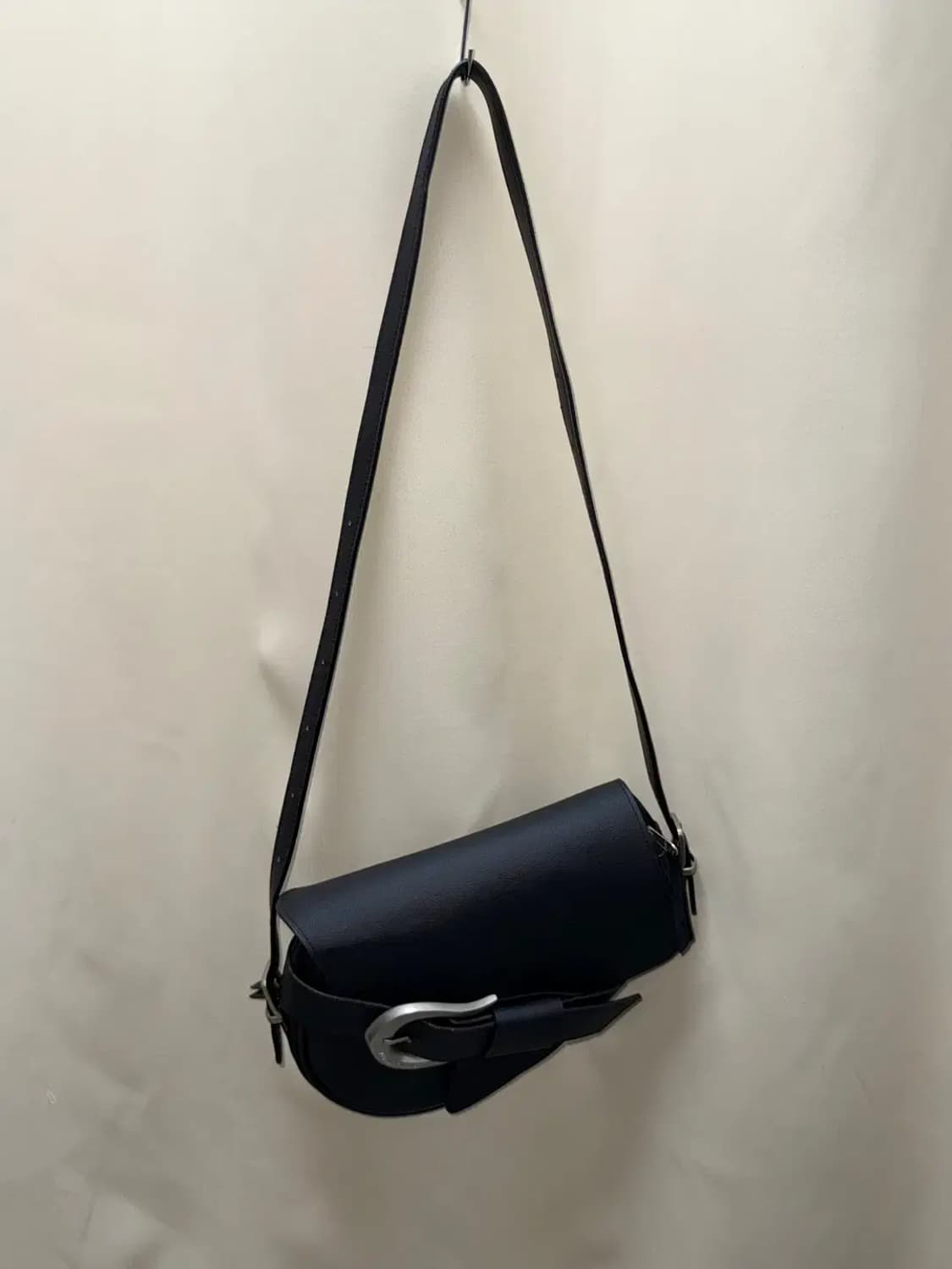 이우가마카라스 H-Buckle Holster Bag 버클 크로스백 상품이미지2