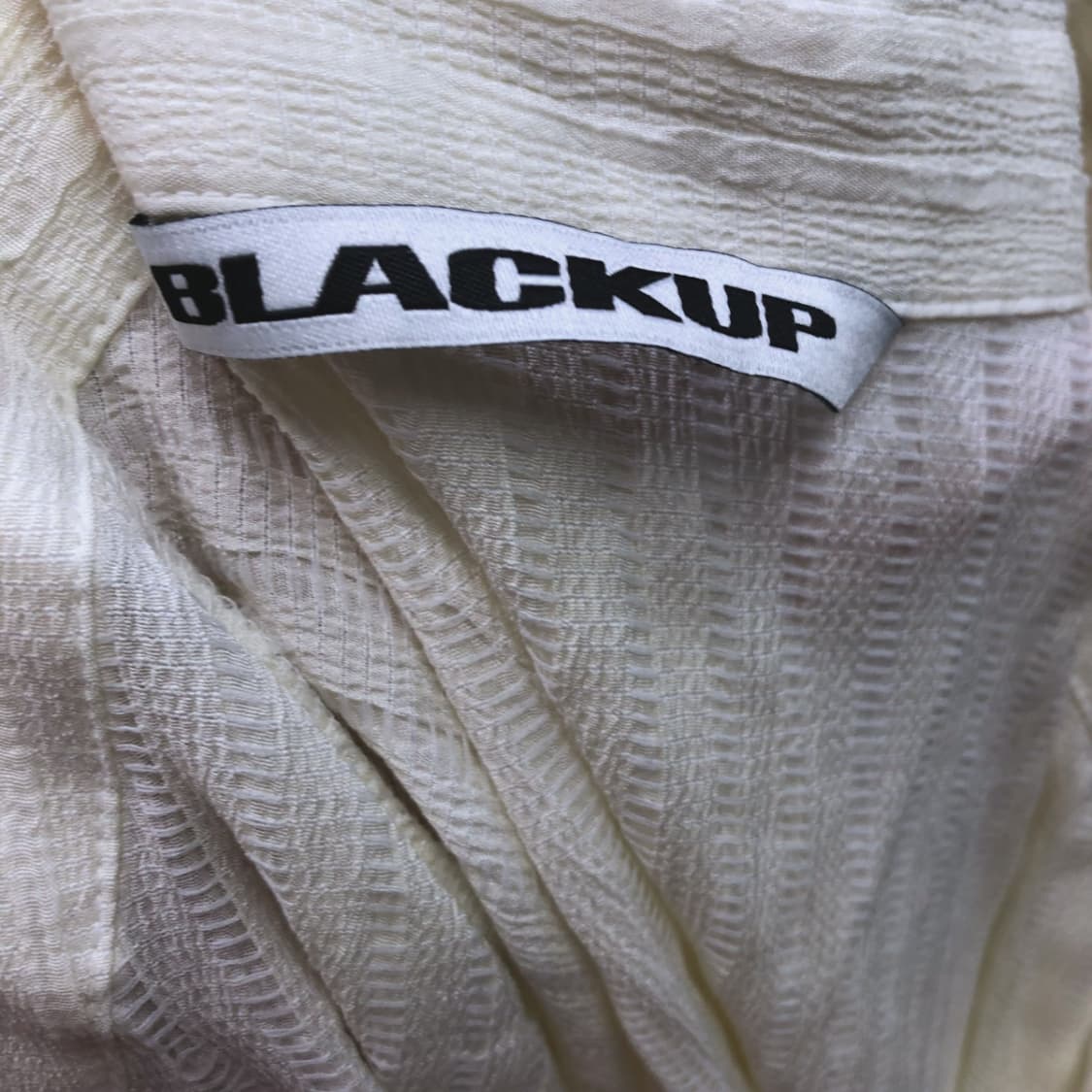 블랙업 엘솝 버튼 플리츠 블라우스 29 상품이미지8