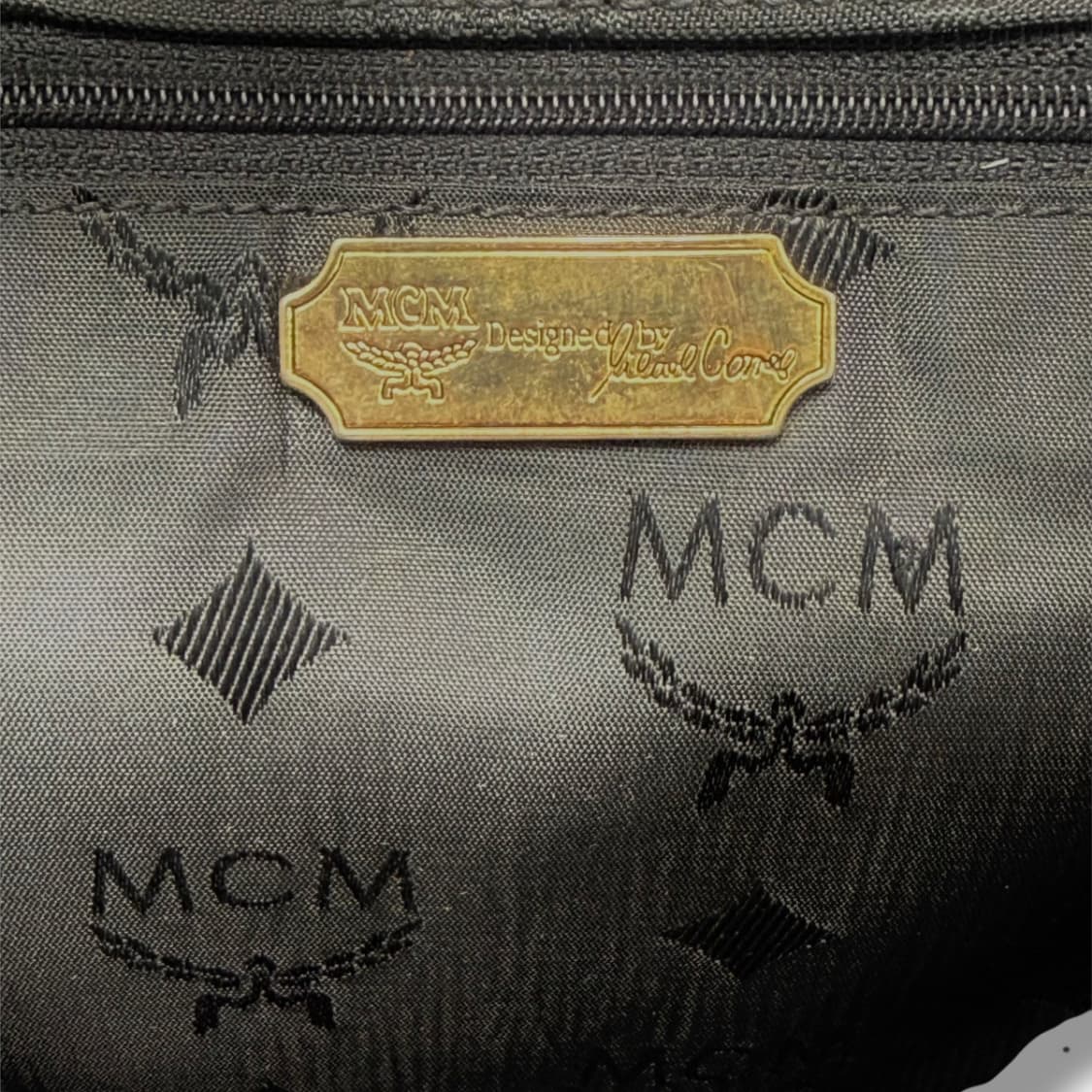 MCM 엠씨엠 블랙 클래식 모노그램 드로스트링 백팩 상품이미지10