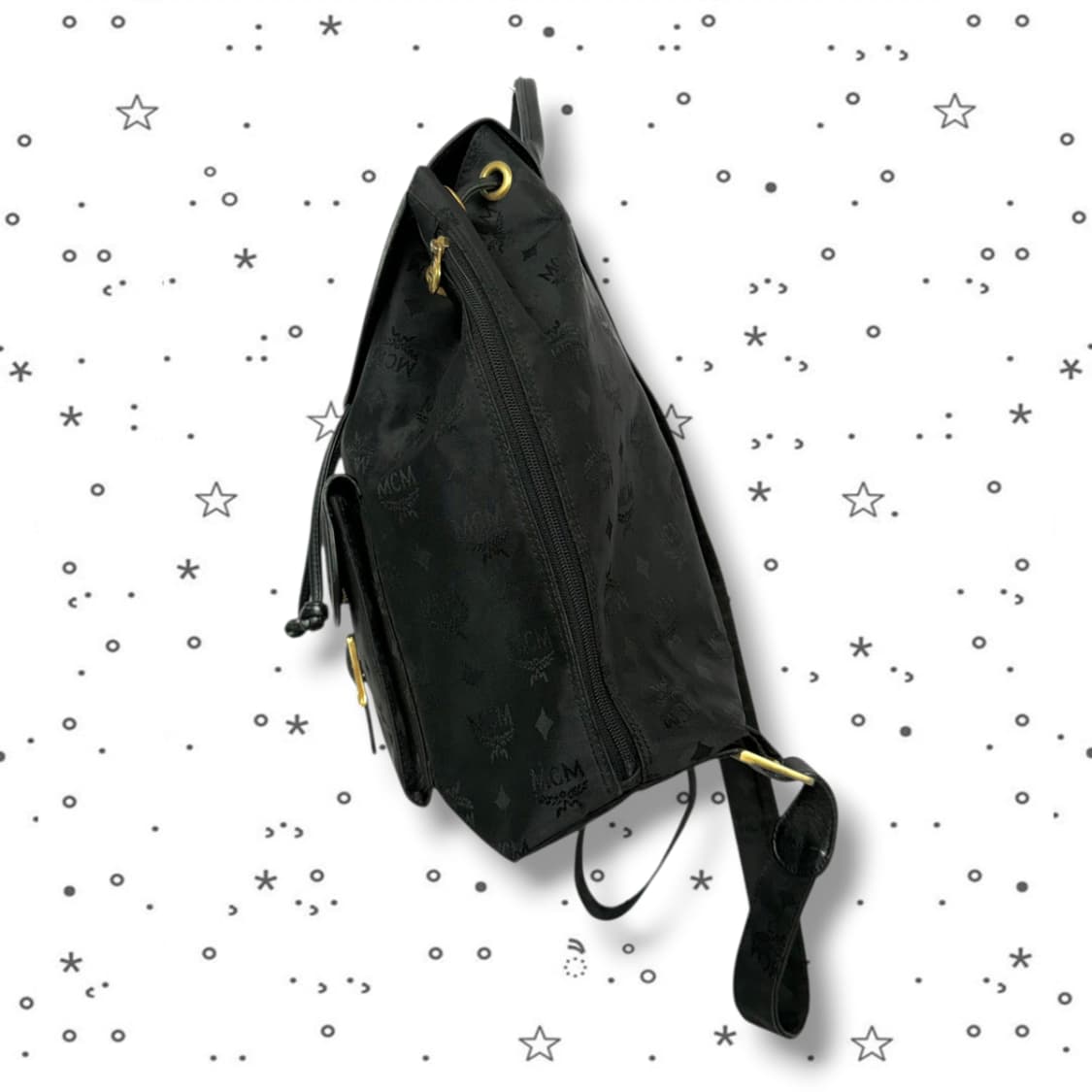 MCM 엠씨엠 블랙 클래식 모노그램 드로스트링 백팩 상품이미지3