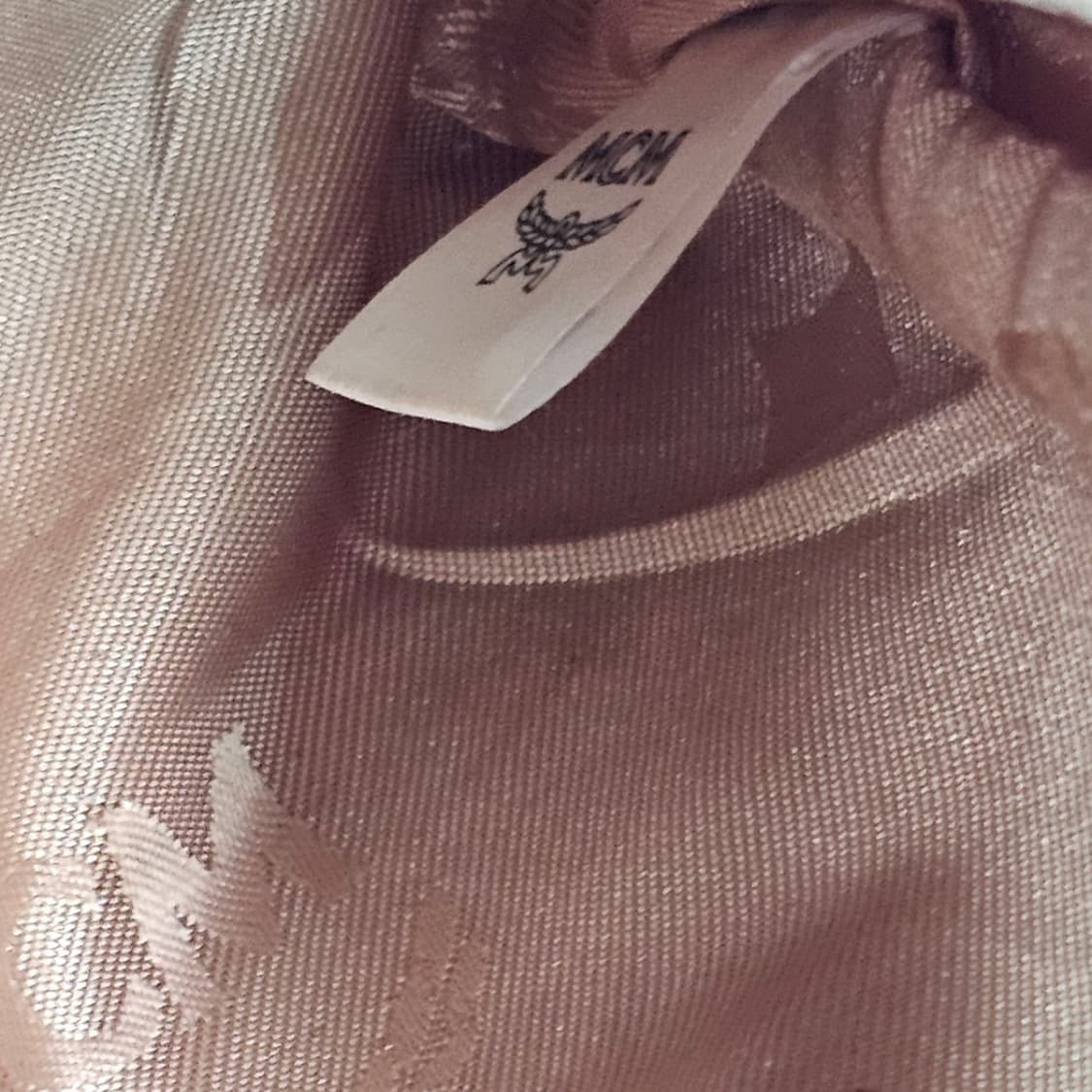 MCM X VOUGE 엠씨엠 보그 40주년 레드 키스 클러치백 상품이미지9