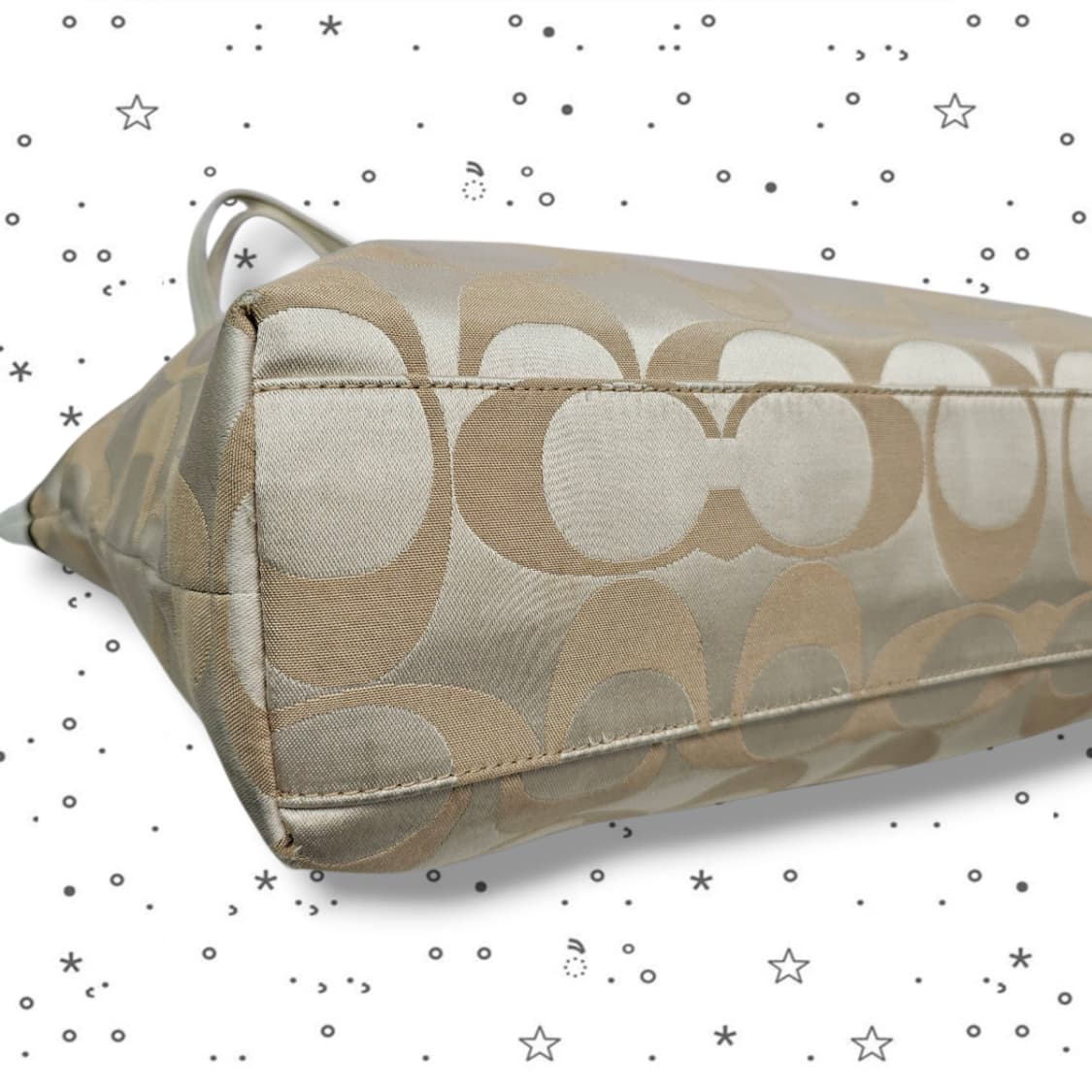 COACH 코치 로라 시그니처 토트백 화이트 골드 상품이미지5