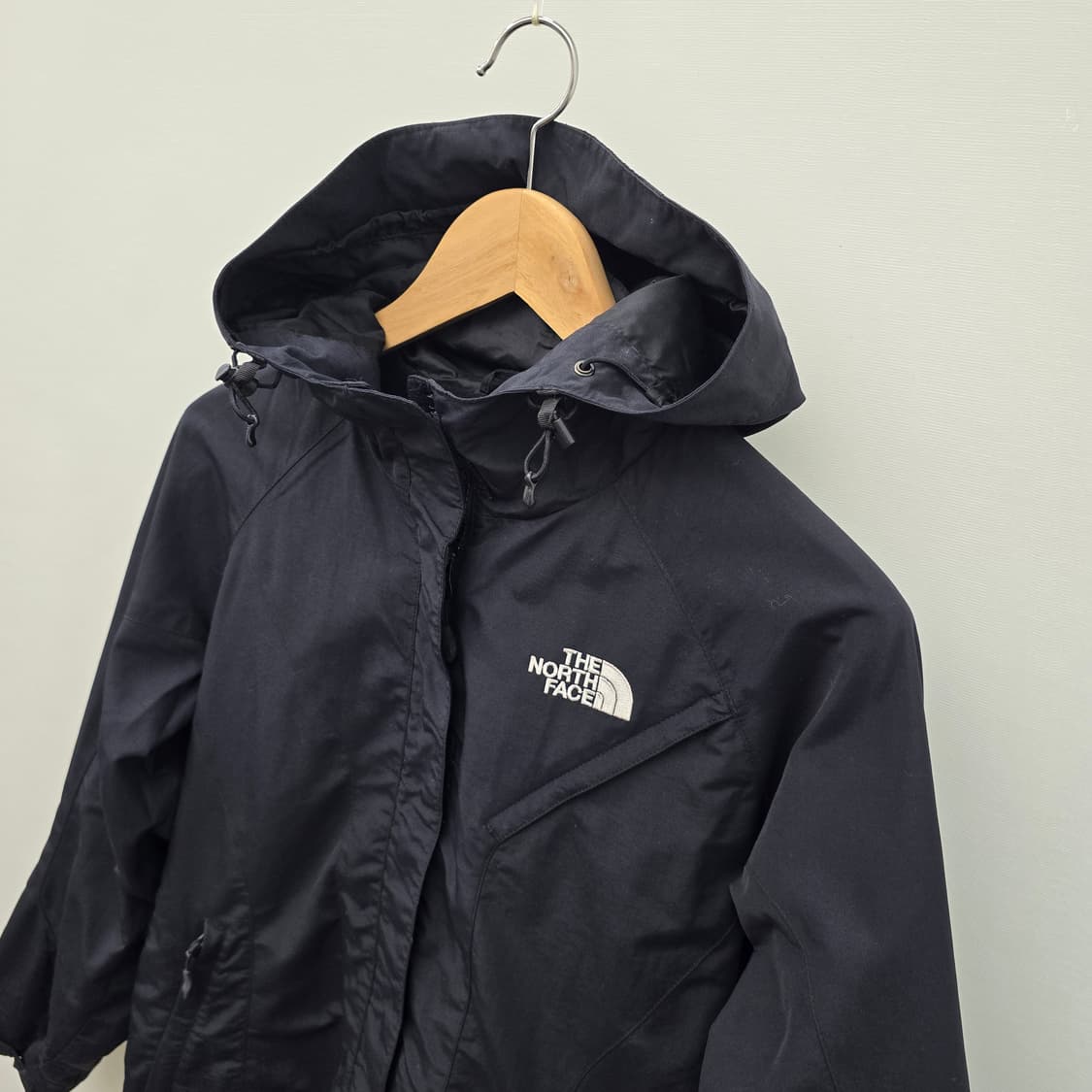 노스페이스 블랙 바람막이 후드 자켓 상품이미지3