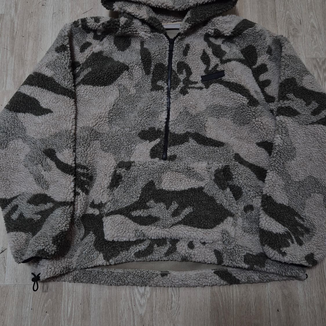 피어오브갓 에센셜 박스로고 카모플라쥬 아노락 후드 후리스 XL(105) 상품이미지3