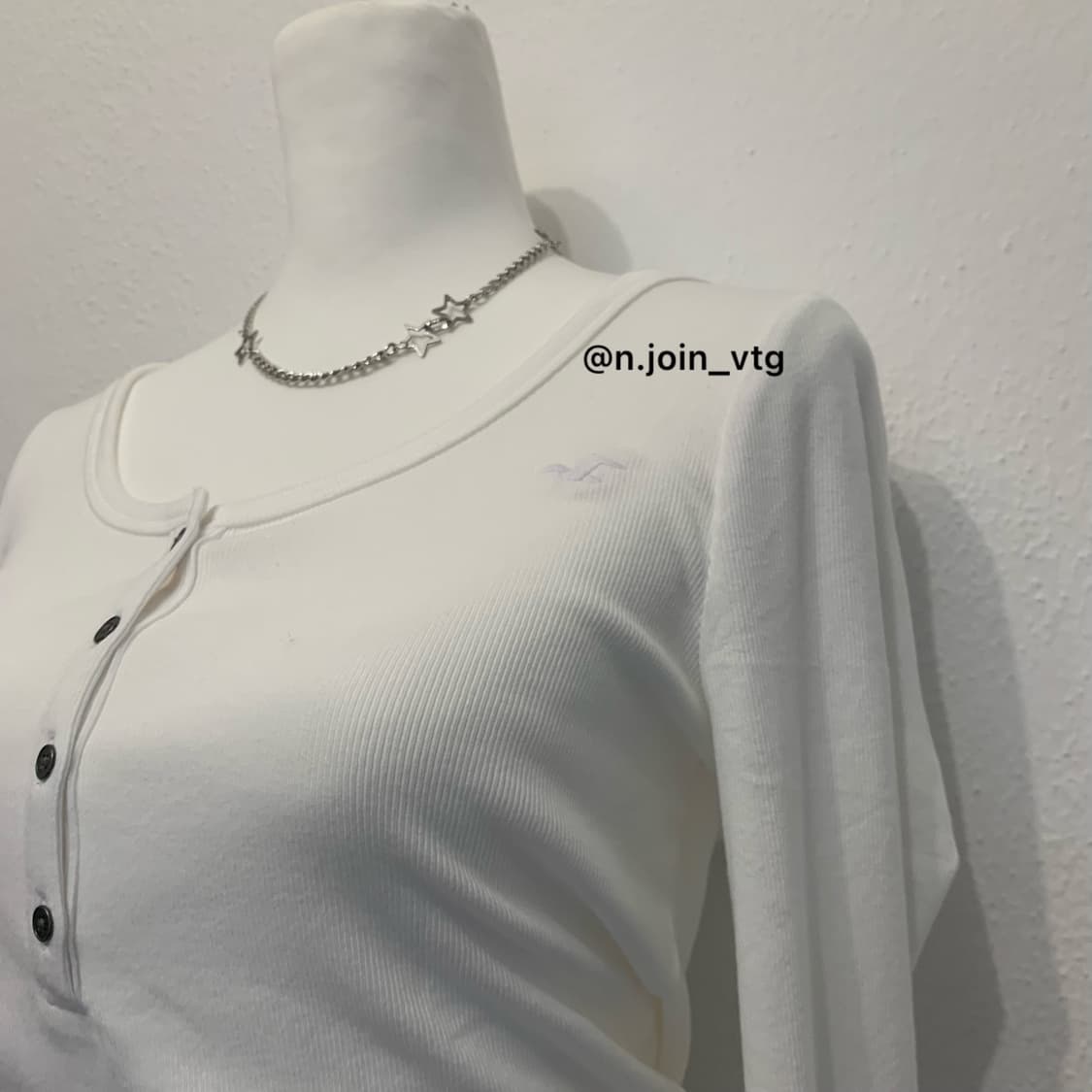 홀리스터 헨리넥 화이트 롱슬리브 상품이미지2