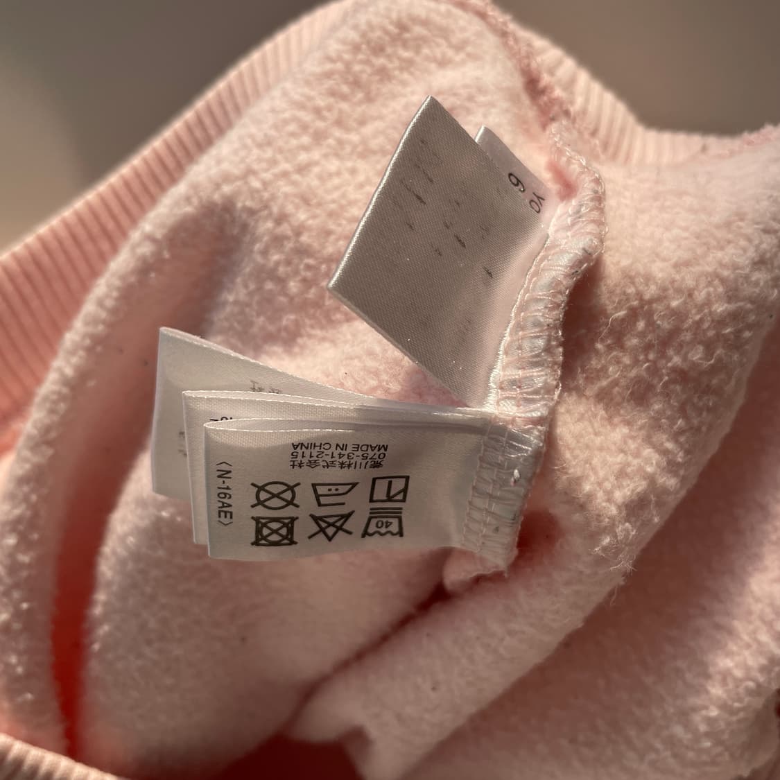 꾸레쥬 핑크 로고 맨투맨 상품이미지6