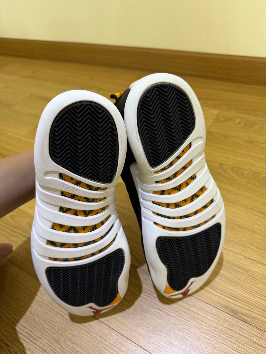 나이키 에어 조던 12 레트로 블랙 285mm 상품이미지3