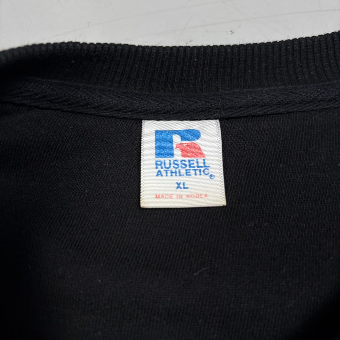 러셀 애슬레틱 블랙컬러 화이트 삭스 맨투맨 상품이미지4