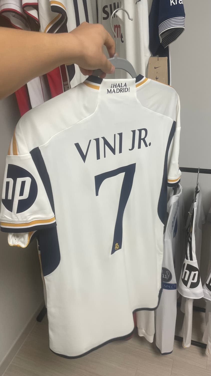 [택체 새상품] 23-24 레알마드리드 비니시우스 유니폼 상품이미지3