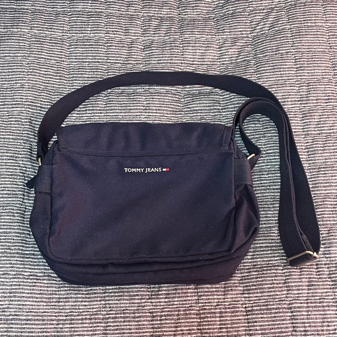 타미힐피거 타미진스 크로스백 상품이미지2