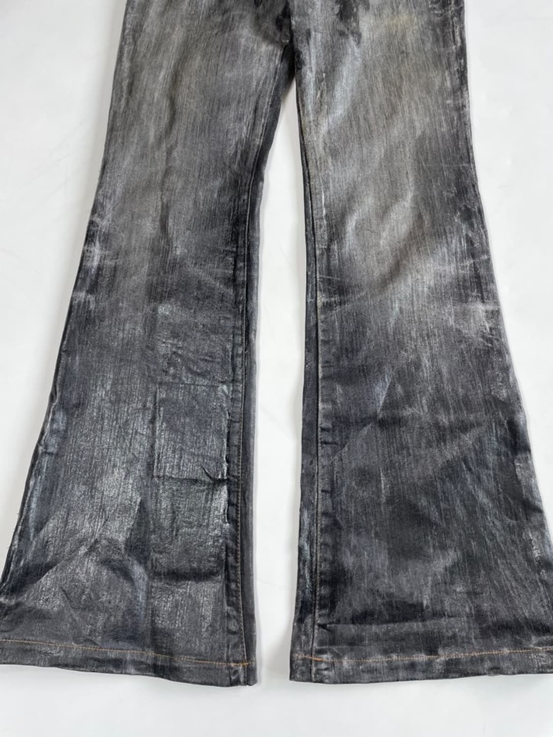 TORNADO MART COATED FLARE DENIM JEANS 상품이미지3