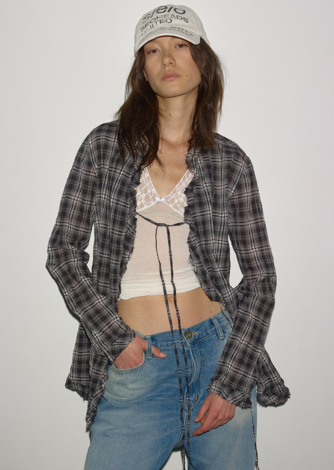 s/e/o ruffled check tie blouse - black 상품이미지3