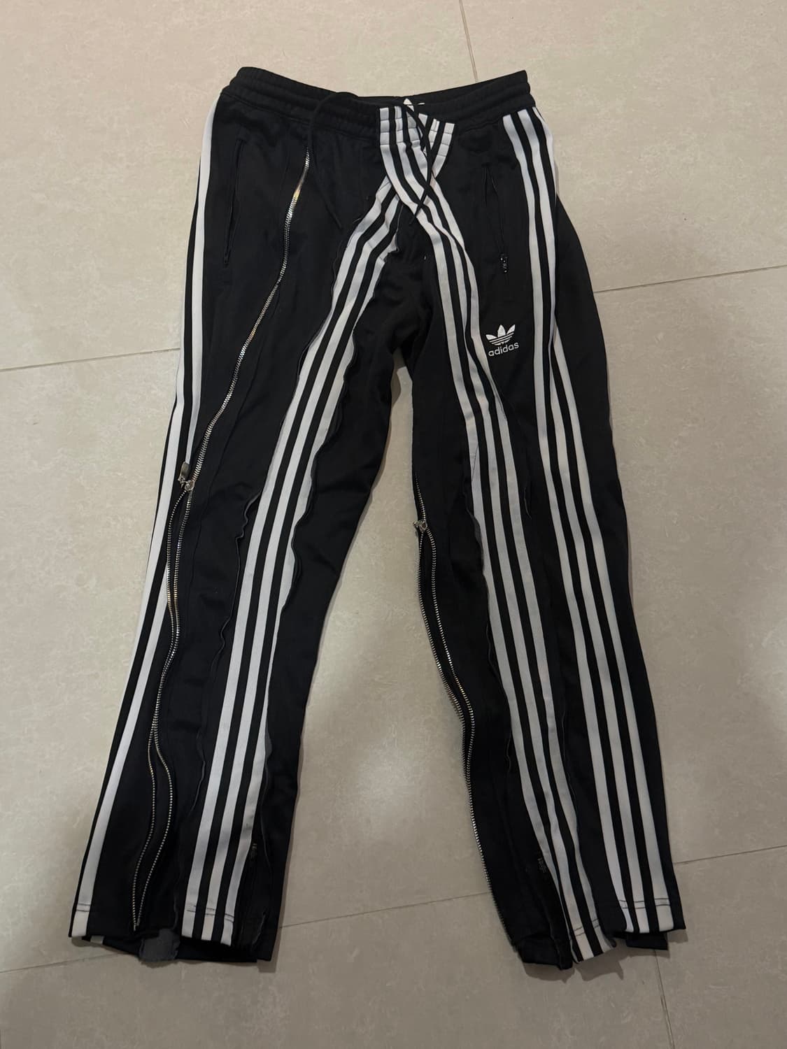 J69 커스텀 아디다스 팬츠 상품이미지3