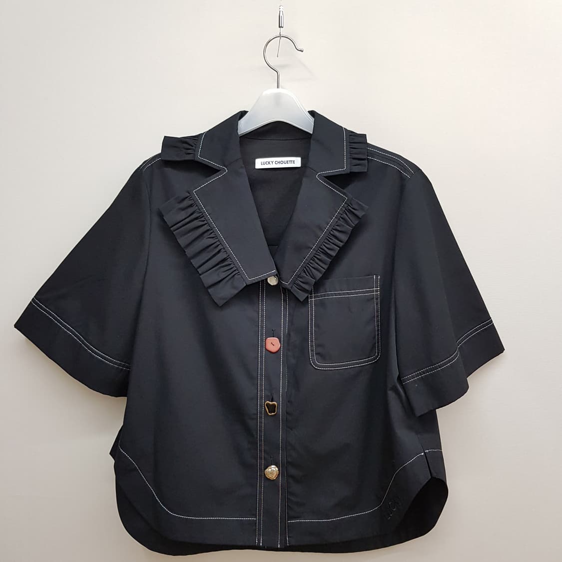 럭키슈에뜨 2021 프릴 카라  코튼 반팔 셔츠 36사이즈 상품이미지1