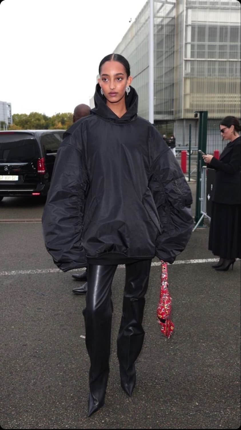 발렌시아가 스포티 B 풀오버 봄버 후드 상품이미지1