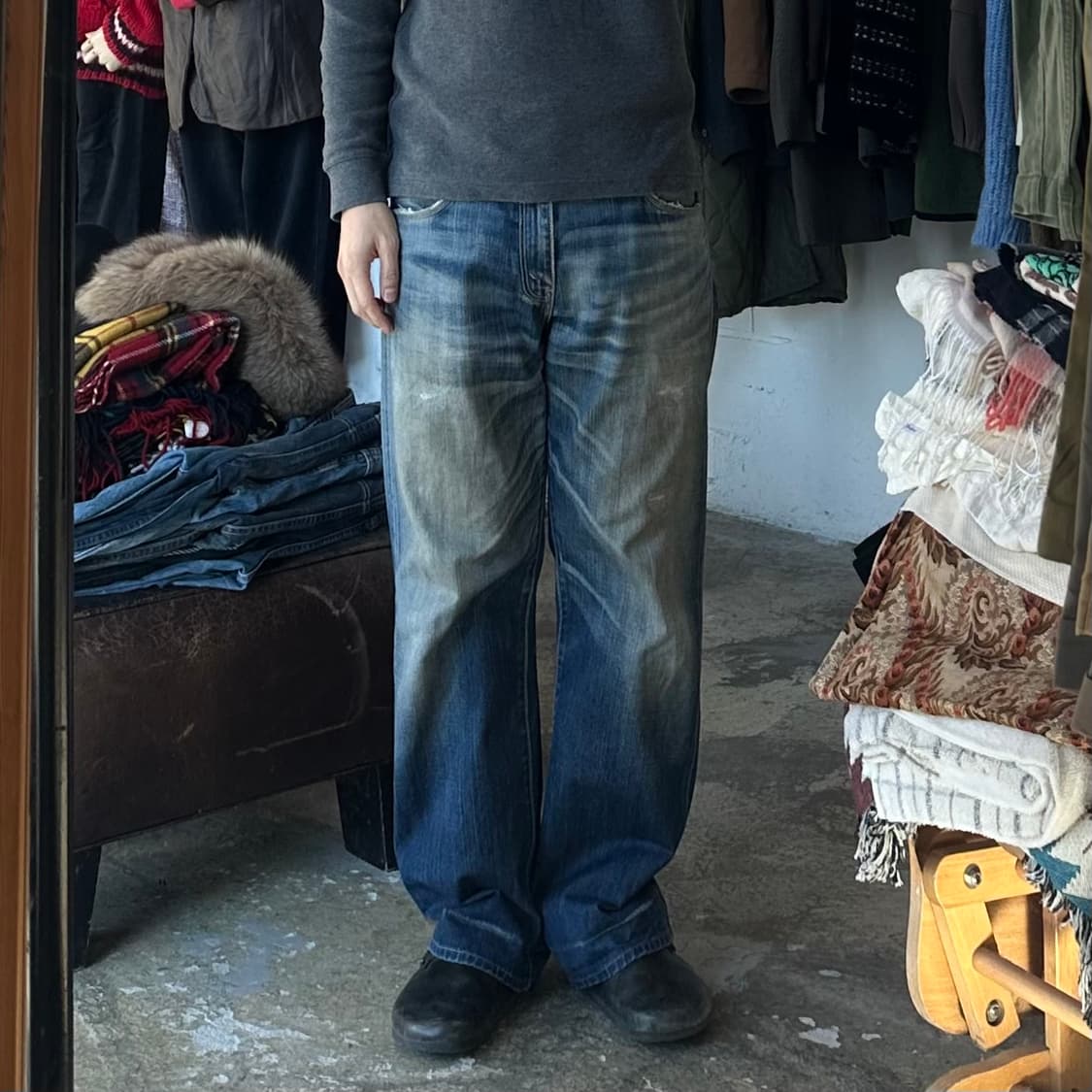 (착용컷) 리바이스 503 신치백 데님 팬츠 (남성용 33.5) 상품이미지3