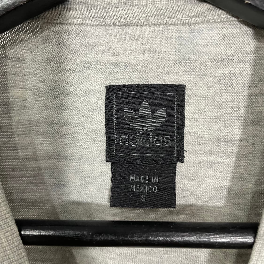 아디다스 키치 로고 반팔티 상품이미지6