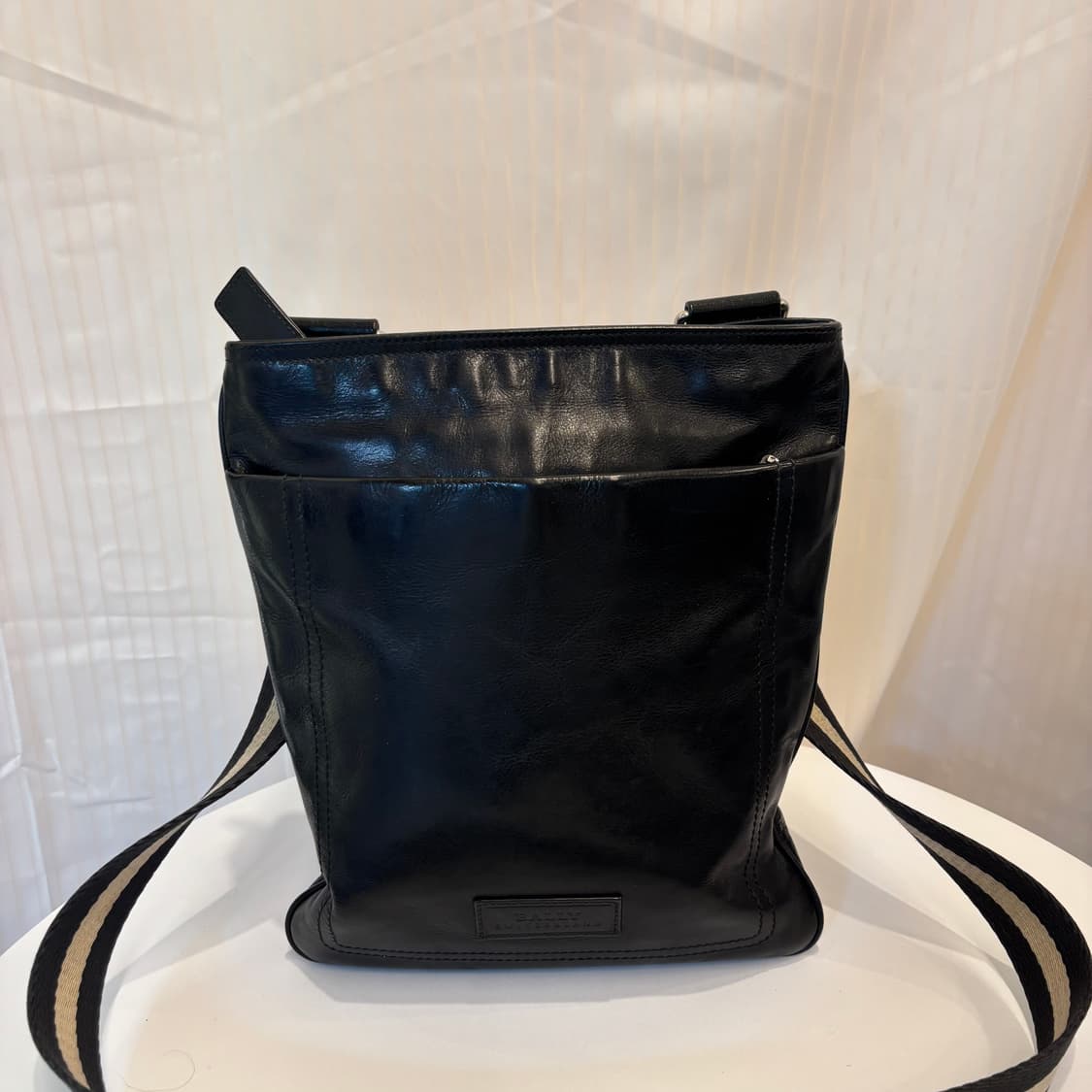 정품 발리 블랙 크로스백     상품이미지2
