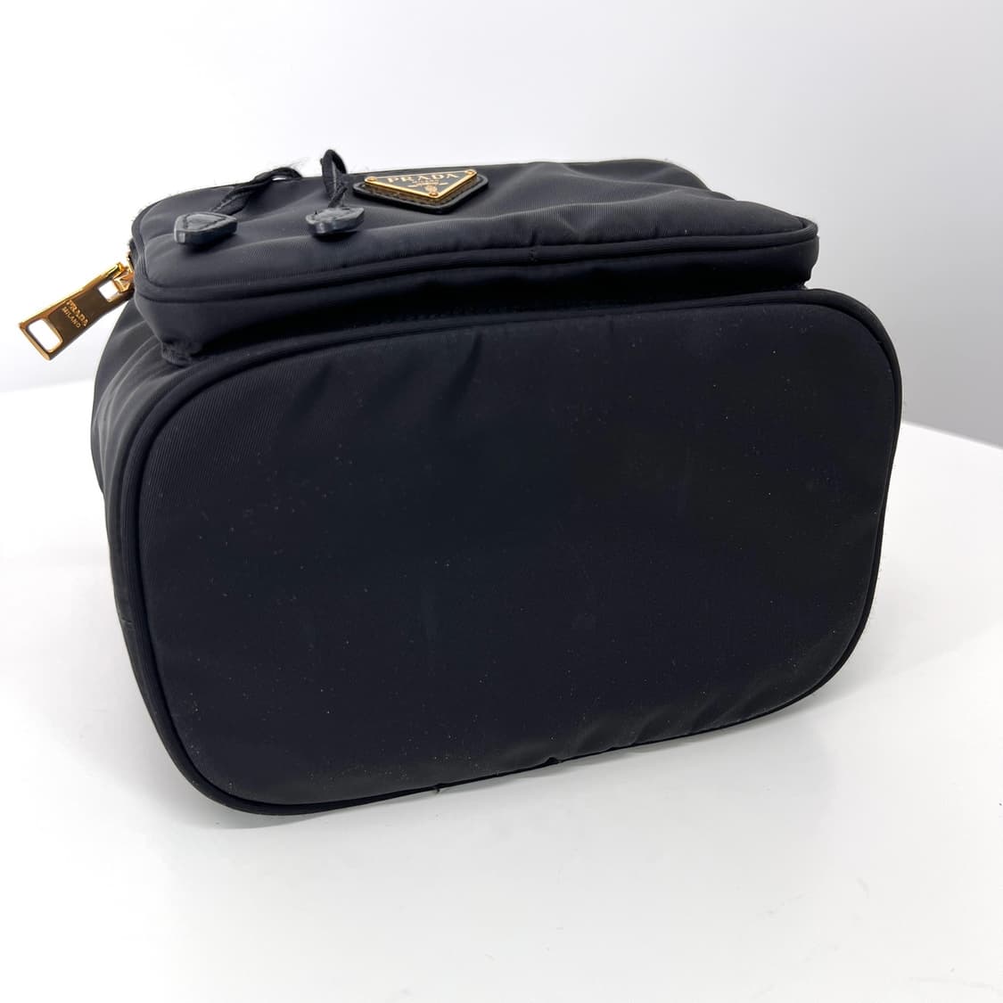 프라다 삼각로고 나일론 버킷백 블랙 (1BH038) 상품이미지5