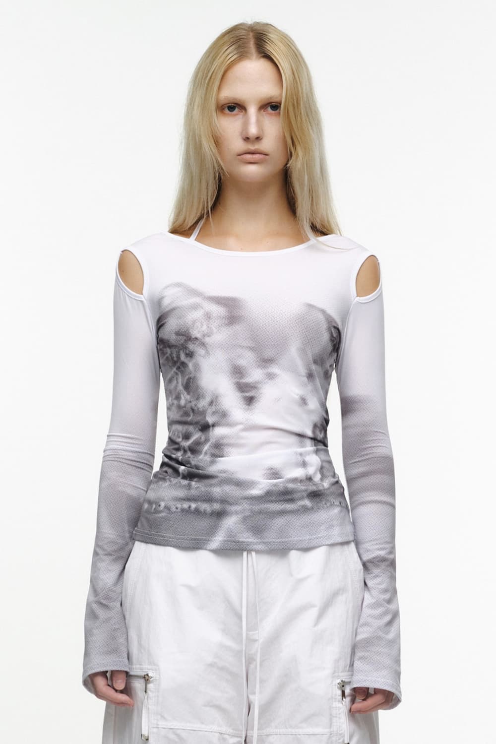 나체 컷 아웃 슬림핏 롱슬리브 화이트 상품이미지1