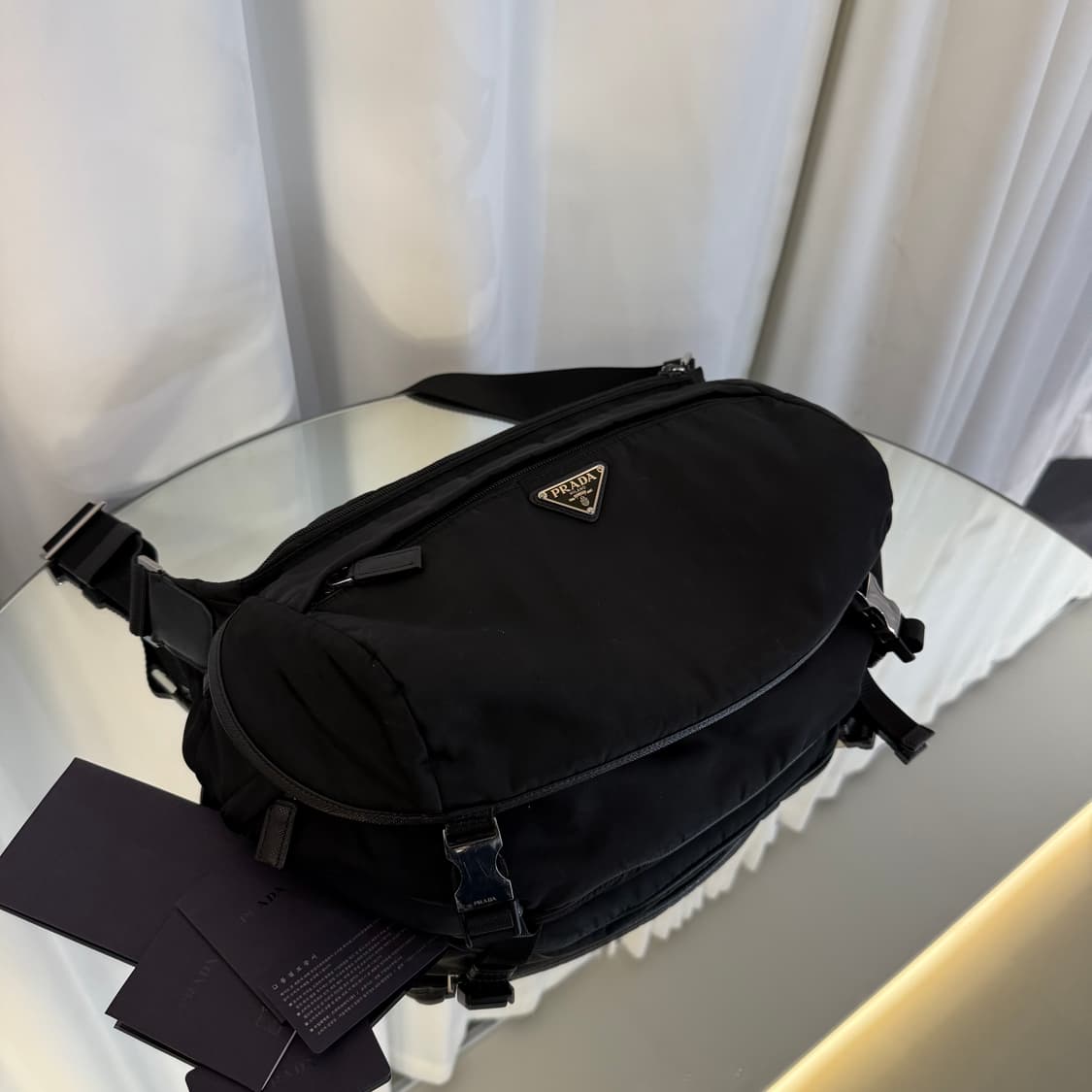 프라다 리나일론 바이커백 2VH991 블랙 상품이미지4