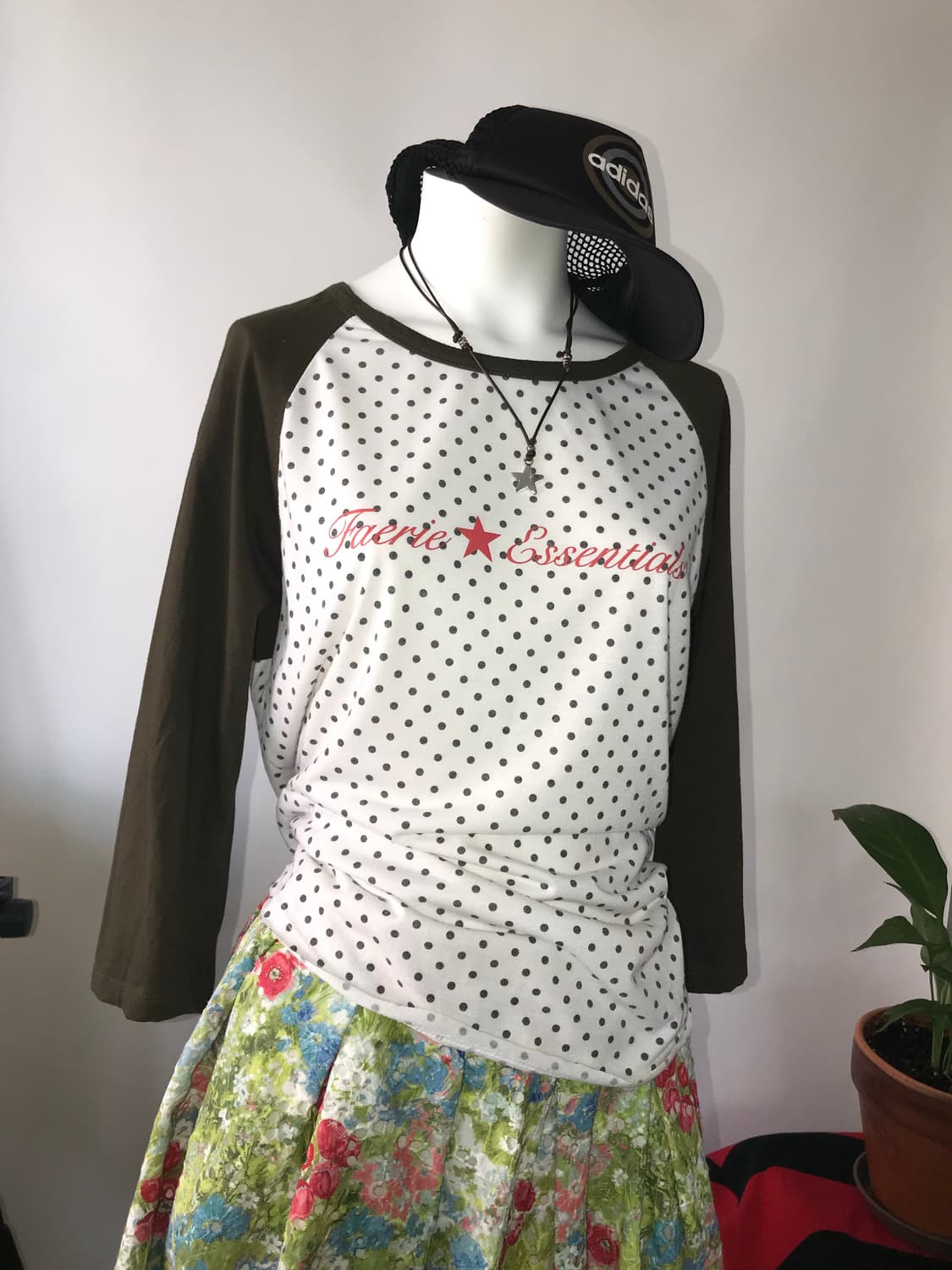 FAERIE Dot Raglan Sleeve Top  상품이미지1