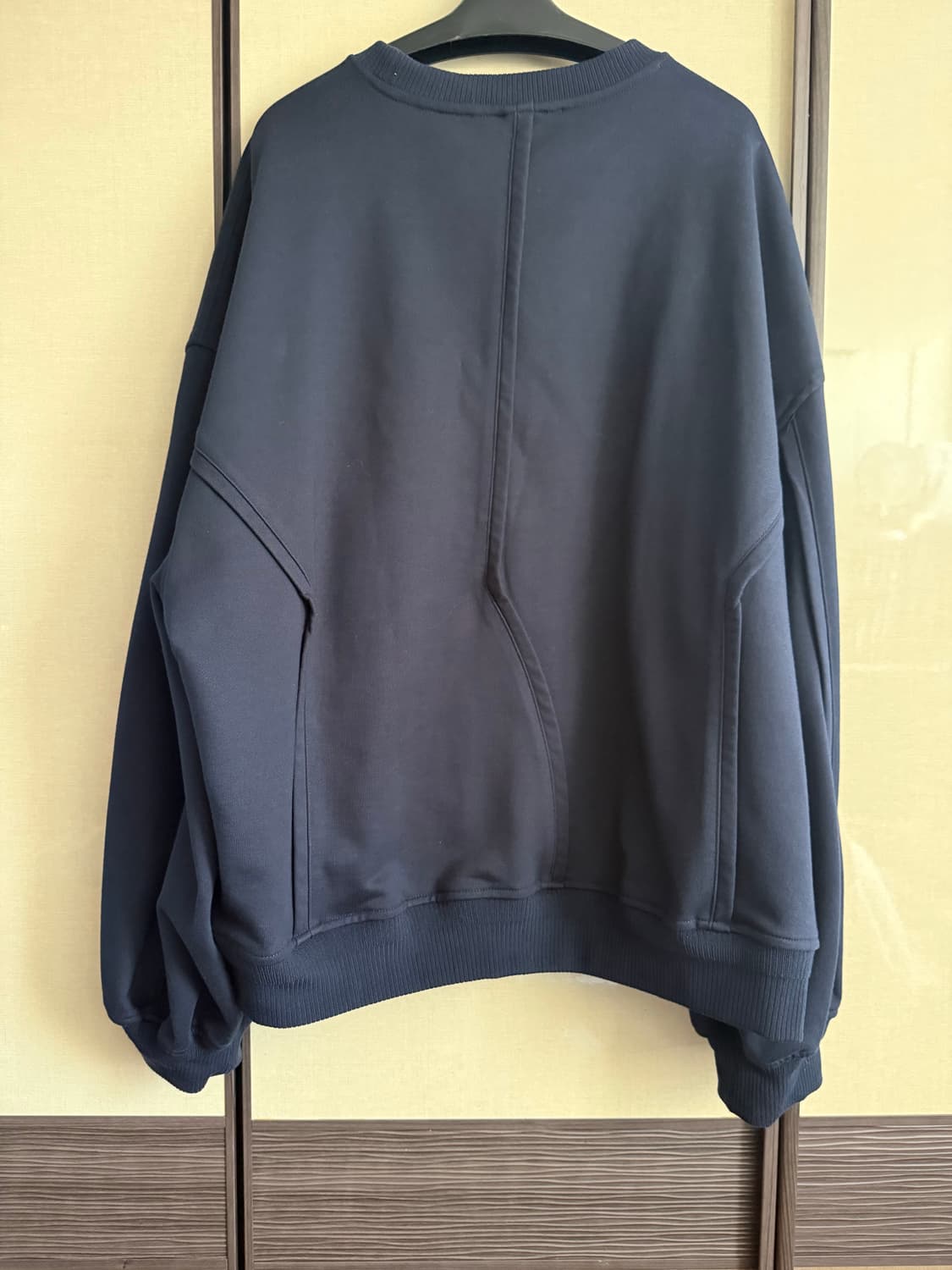 송지오 오버핏 맨투맨 네이비 상품이미지2