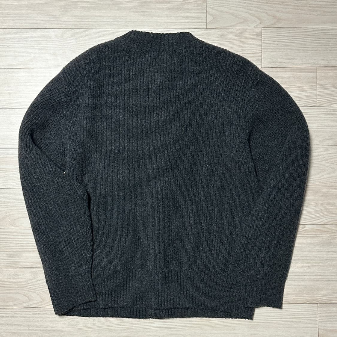 퍼스트 플로어 라운드넥 카디건 차콜 컬러 46사이즈 상품이미지3