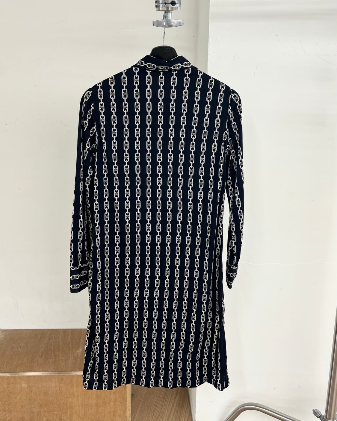 셀린느 체인 패턴 롱 슬리브 원피스 상품이미지6