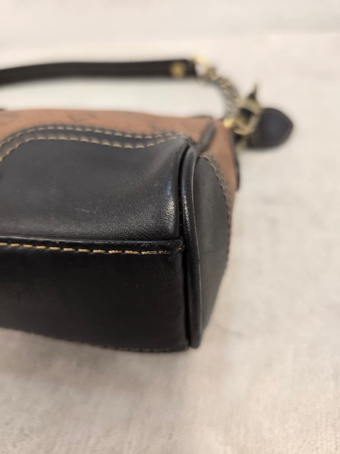 엠씨엠 MCM 비세토스 체인 미니 숄더백 상품이미지7