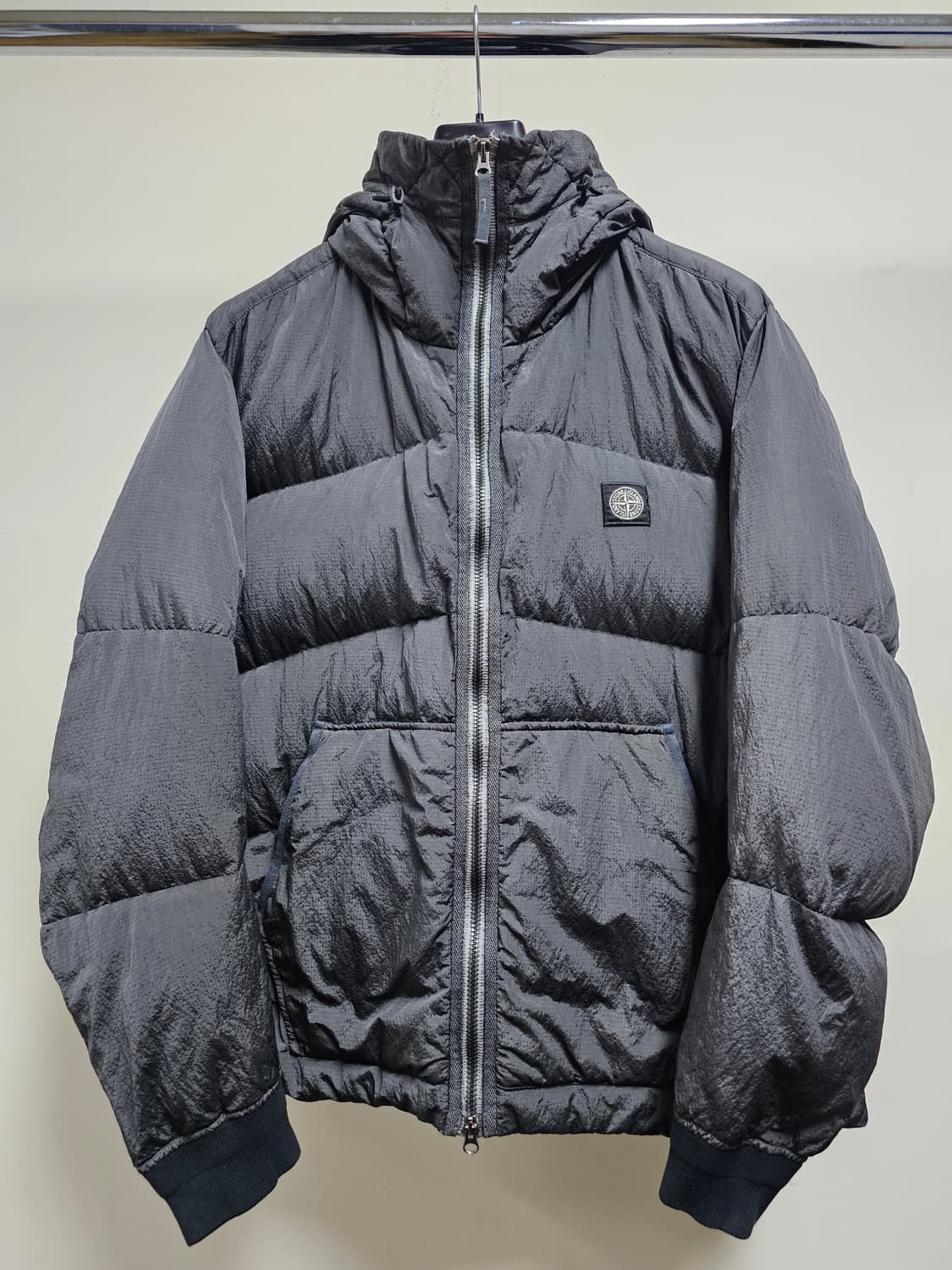 스톤아일랜드 나일론 메탈 와트로 립스탁 다운 자켓 상품이미지1