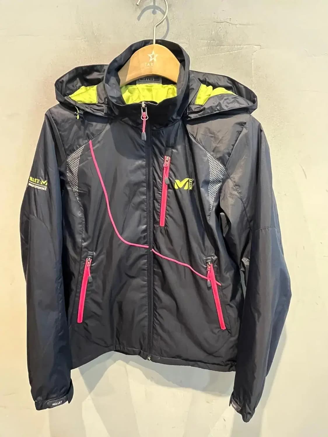 [여성90] 밀레 바람막이 자켓(후드 탈부착) 상품이미지1