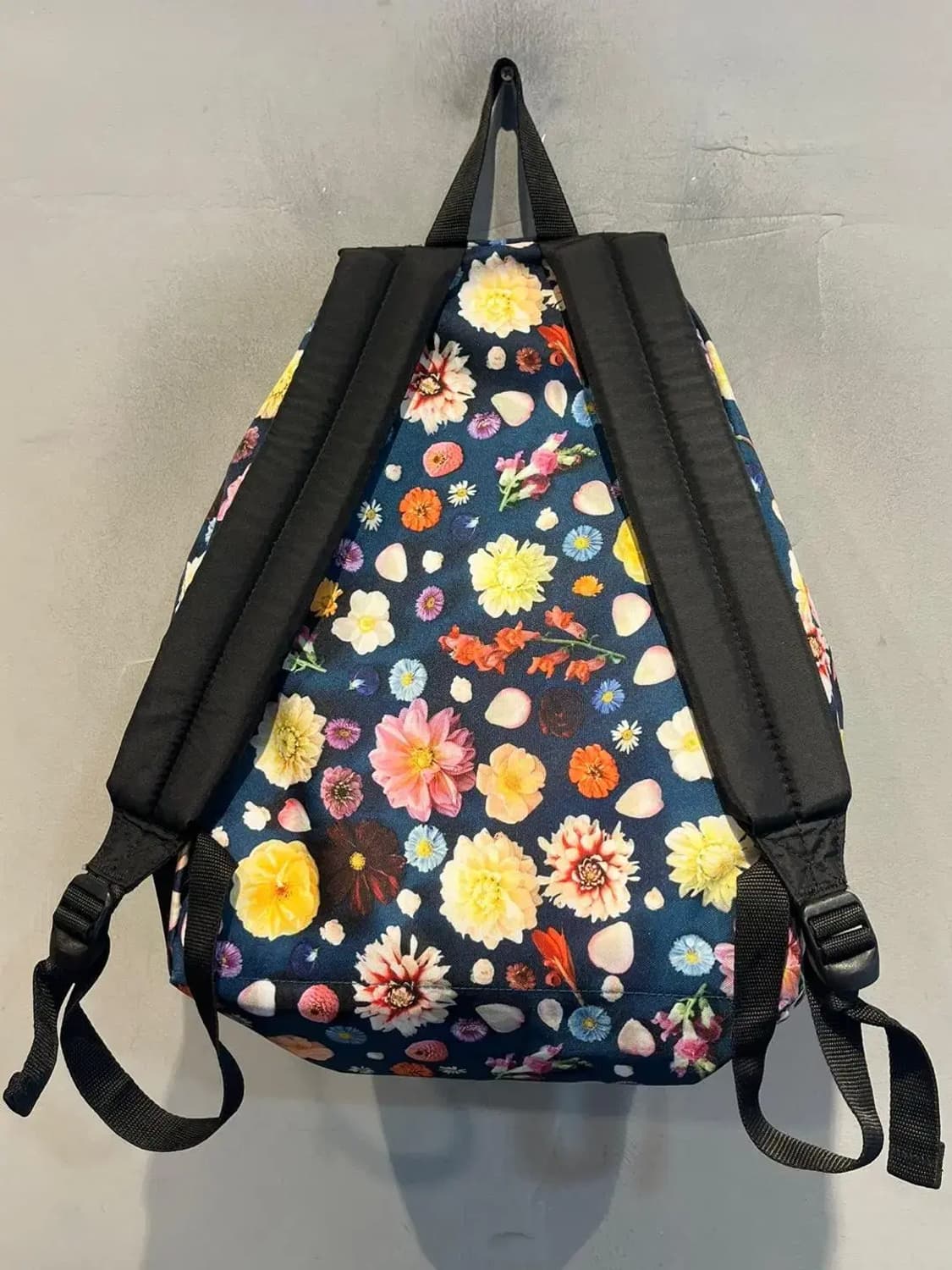 EASTPAK 이스트팩 플로랄 백팩 상품이미지3
