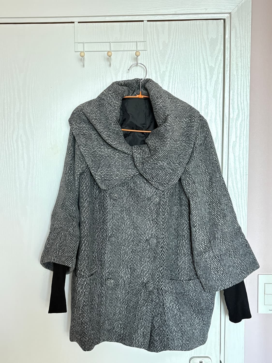 모리걸 만두카라 그레이 헤링본 하프 더블 코트 상품이미지4