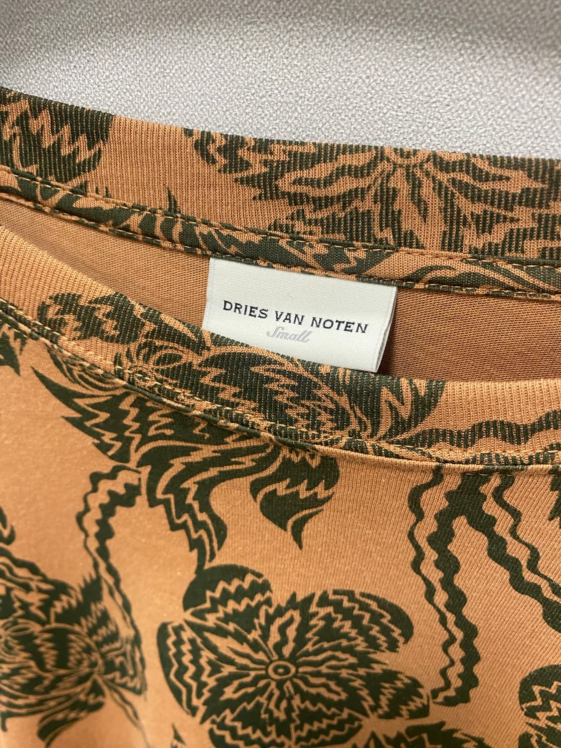 드리스반노튼 반팔 티셔츠 s사이즈 새상품 상품이미지3